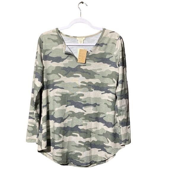 NWT Yelete Camo Long Sleeve Round Hem Keyhole Neckline Women's Size S - Picture 1 of 13